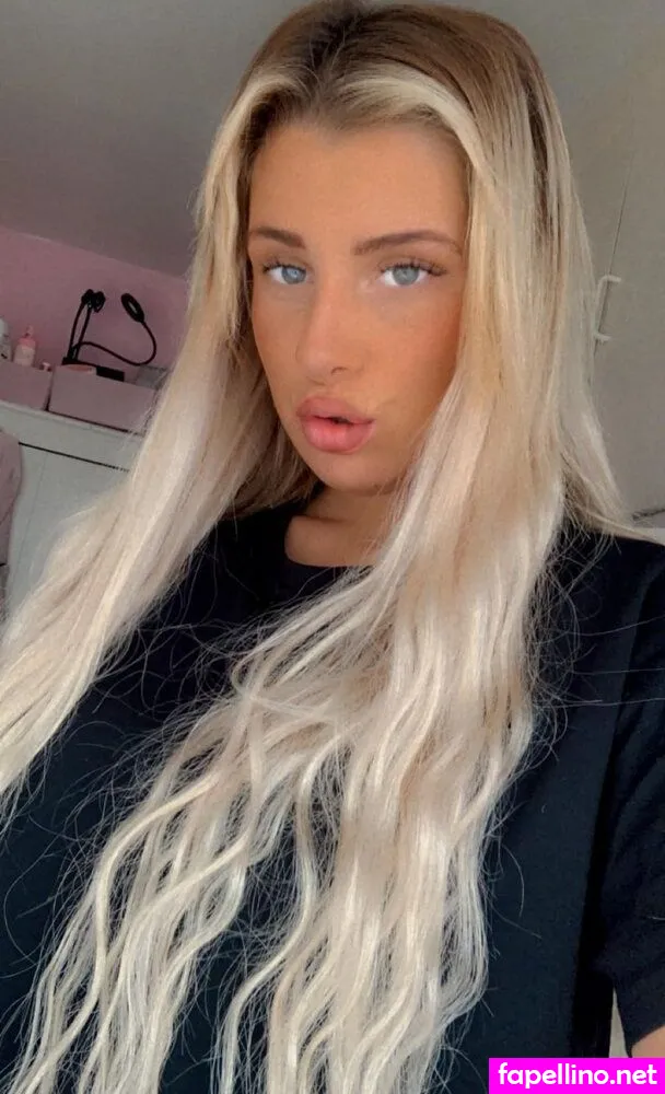 chloecarterxoxo, chloejoannecarter22x Nude Leaked OnlyFans Photo #EcrSMrIORY