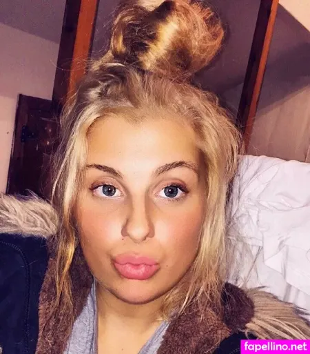 Chloe Joanne Carter OnlyFans Thumbnail #F2OvEbPAvq