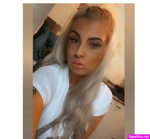 Chloe Joanne Carter OnlyFans Thumbnail #XhosDqRhoa
