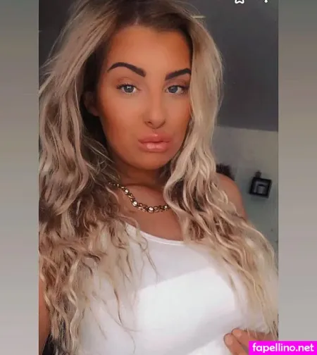 Chloe Joanne Carter OnlyFans Thumbnail #cAQubGIOn7