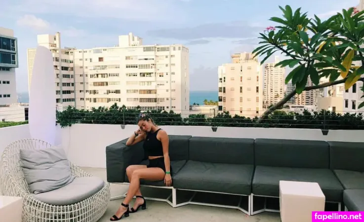 Chloe Lang OnlyFans Thumbnail #e49UnxKg0Q