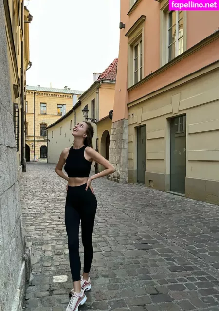 Chloe Leafs OnlyFans Thumbnail #2XINNEMR34