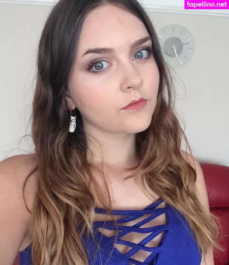 Chloe Louise Holt OnlyFans Thumbnail #BgFucXBsRj