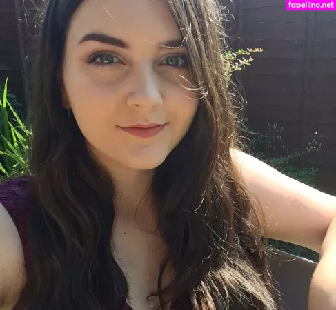 Chloe Louise Holt OnlyFans Thumbnail #CgHRCBO3NF
