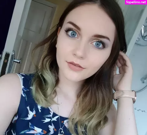 Chloe Louise Holt OnlyFans Thumbnail #Malj19ZnX7