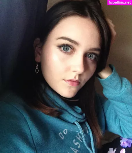 Chloe Louise Holt OnlyFans Thumbnail #NDu2ZyY5yP