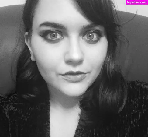 Chloe Louise Holt OnlyFans Thumbnail #V16tKvJJxq