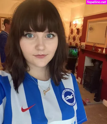 Chloe Louise Holt OnlyFans Thumbnail #bLwPmo1Meh