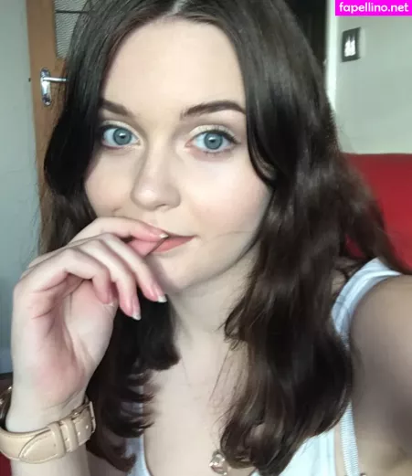 Chloe Louise Holt OnlyFans Thumbnail #zm7yO0IcO7