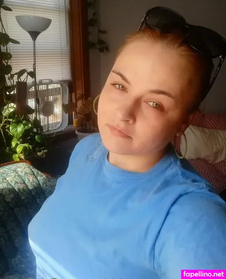 Chloe Loves Attention OnlyFans Thumbnail #KHjZJNYGXi