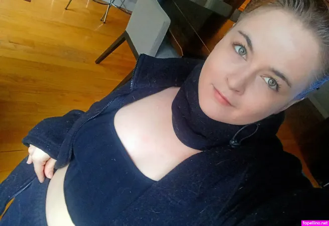 Chloe Loves Attention OnlyFans Thumbnail #Qu18Xotpf8