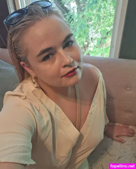Chloe Loves Attention OnlyFans Thumbnail #kfeOasl0Xg