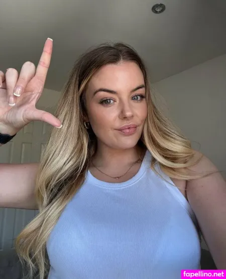 Chloe Mil Main Profile Photo