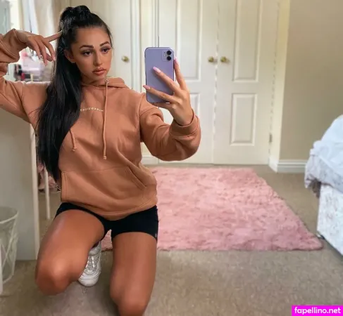 Chloe Reynolds OnlyFans Thumbnail #ne0GxvryJD