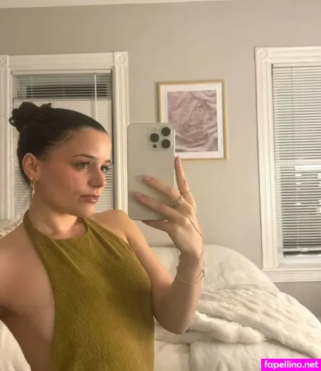 Chloe Schnapp OnlyFans Thumbnail #dkn4WNnKCd