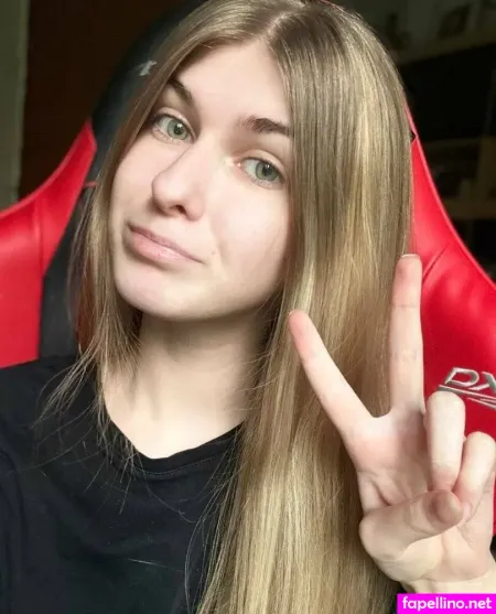 Chloe Sky Girl Main Profile Photo