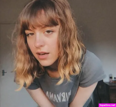 Chloe Slater OnlyFans Thumbnail #S2tU7uzWLG