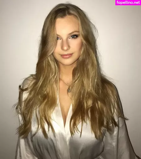 Chloe Vialaret OnlyFans Thumbnail #LlIFsnPg1Y