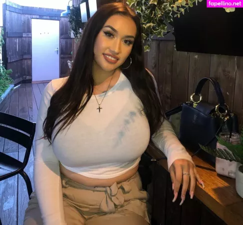 Chloe OnlyFans Thumbnail #UkQF2Jmm4u