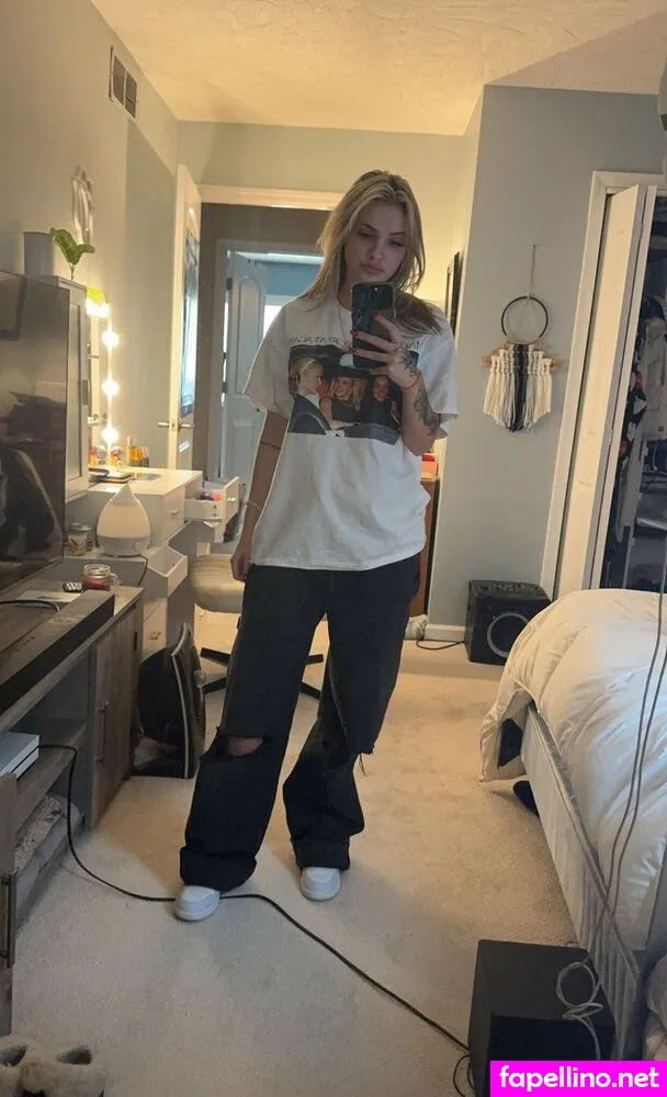 chloe_createss, chloeessecret Nude Leaked OnlyFans Photo #4r3v4fprp3