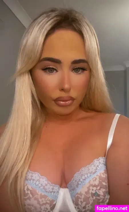 Chloeflood Main Profile Photo