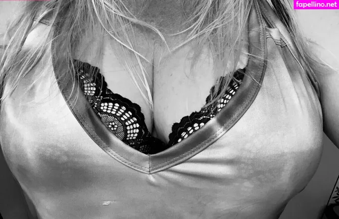 Chloeperrie2 OnlyFans Thumbnail #8gLIbsKMEb