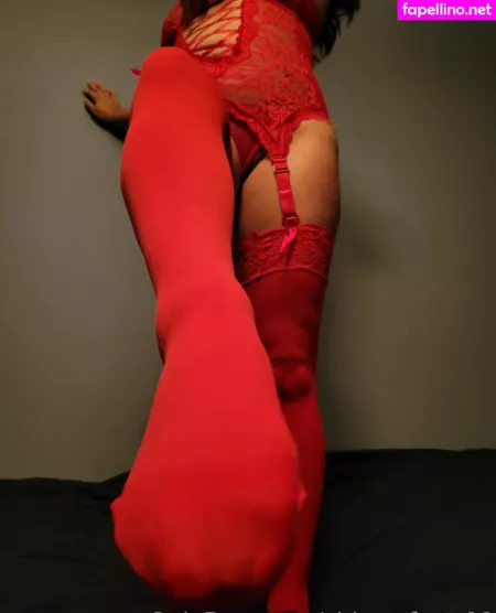 Chloes Feet 00 OnlyFans Thumbnail #WVD5vqEwkm
