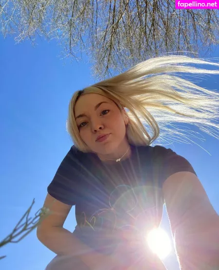 Chloesparadise OnlyFans Thumbnail #c9cUg2sg2Q