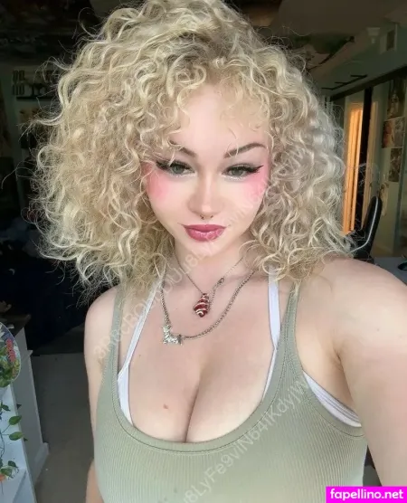 Chloethehokage 1 OnlyFans Thumbnail #1Mdn0soRF0