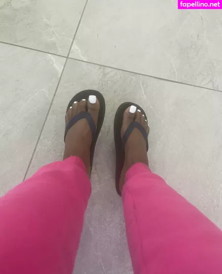 Chocolatefeet8 OnlyFans Thumbnail #V2iQymzOEN