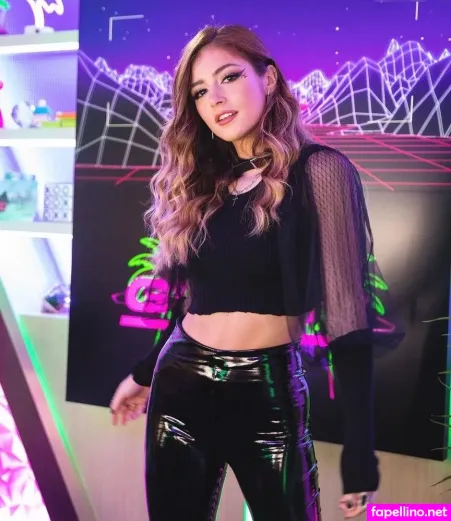 Chrissy Costansa OnlyFans Thumbnail #s8xBxAn6sT