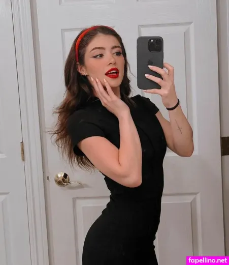 Chrissy Costanza 1 OnlyFans Thumbnail #c1h4Fqq2Wi