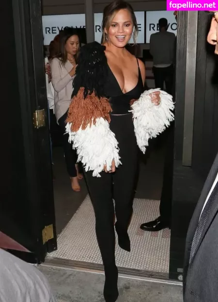 Chrissy Teigen OnlyFans Thumbnail #QijNVpp9yN