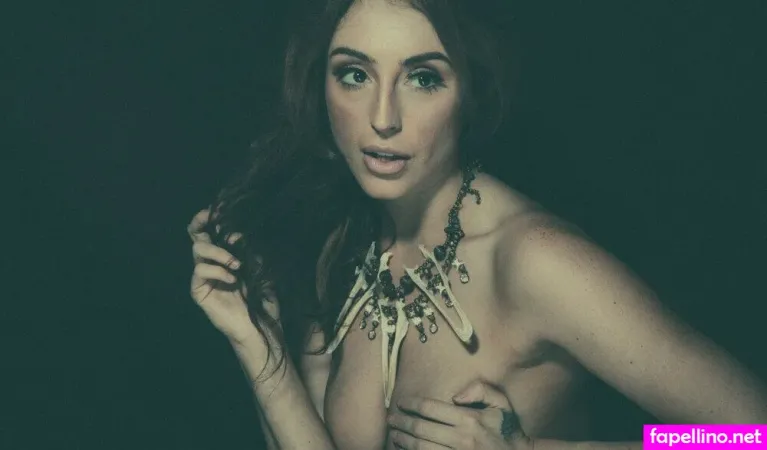 Christiana Cinn OnlyFans Thumbnail #qr0AiOcxIy