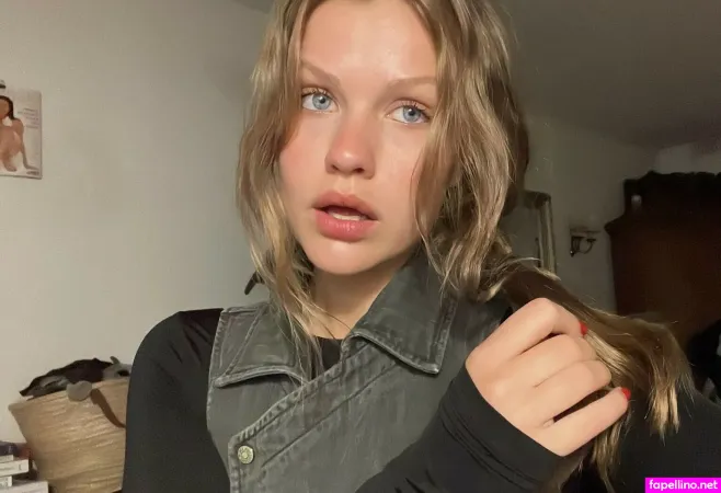 Christiane F OnlyFans Thumbnail #c7gxrMVznt