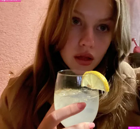 Christiane F OnlyFans Thumbnail #s4CSjnth04