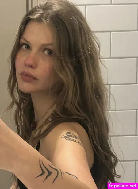 Christiane F OnlyFans Thumbnail #t3EwkYzz0U