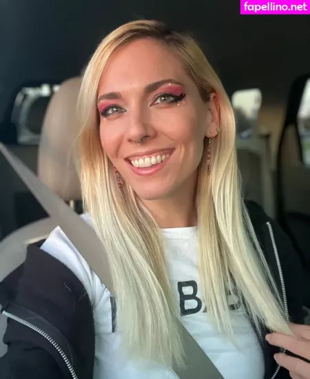Christie Skylar OnlyFans Thumbnail #oOzhLcx9ZR