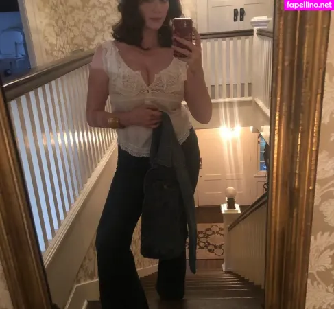 Christina Hendricks OnlyFans Thumbnail #5YqB7r3ktZ