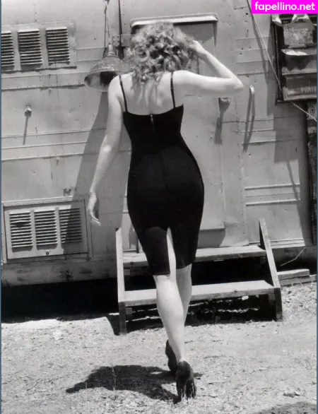 Christina Hendricks OnlyFans Thumbnail #5m5dcA3akP