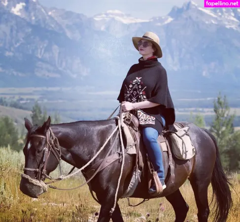 Christina Hendricks OnlyFans Thumbnail #kZHHFqjBKr