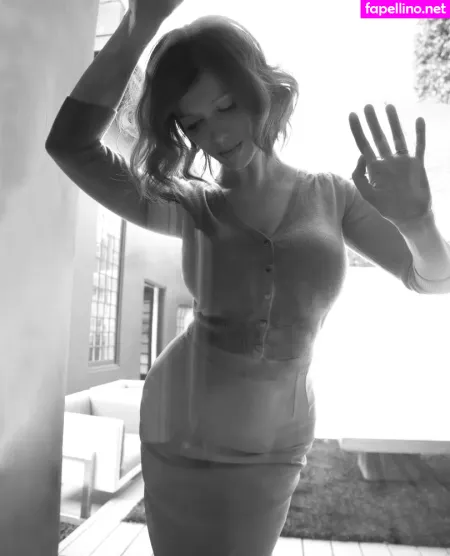 Christina Hendricks OnlyFans Thumbnail #tG5P9t9OI2