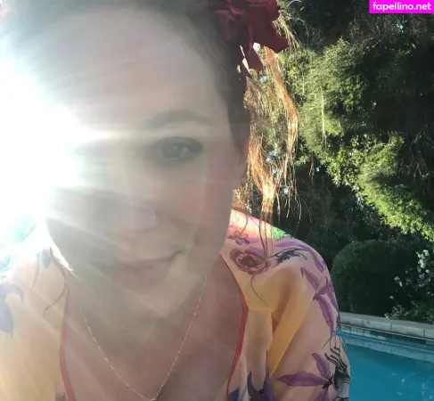 Christina Hendricks OnlyFans Thumbnail #zLYuSfsw2n