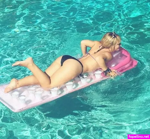 Christina Robinson OnlyFans Thumbnail #7hVrb93wdy