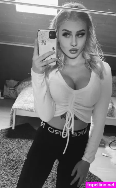 Christina Sigl OnlyFans Thumbnail #bEeXMoyFip