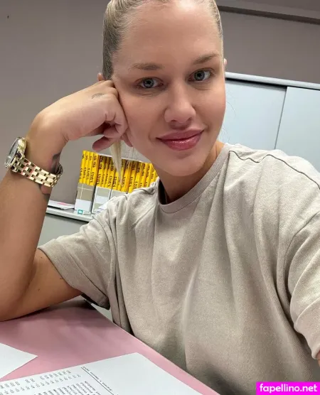 Christine De OnlyFans Thumbnail #BbPEV5DWfz