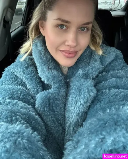 Christine De OnlyFans Thumbnail #z8weeOVqZ3