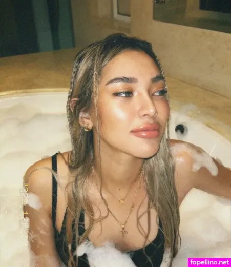 Christine Samson OnlyFans Thumbnail #8m4ncm97gL