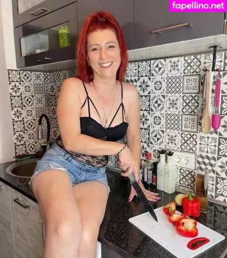 Christine Summers OnlyFans Thumbnail #lPCIFclACb
