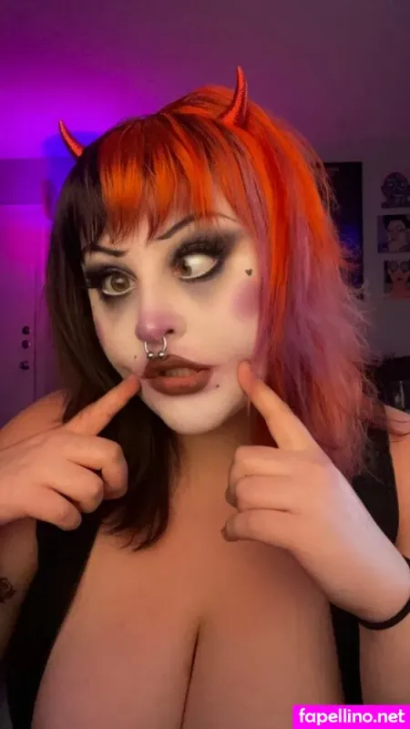 Cl0wnwh0r33 Main Profile Photo